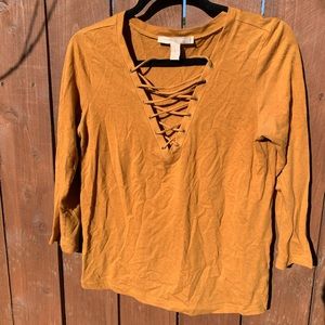 5/25 ❤️! Mustard cross cross top